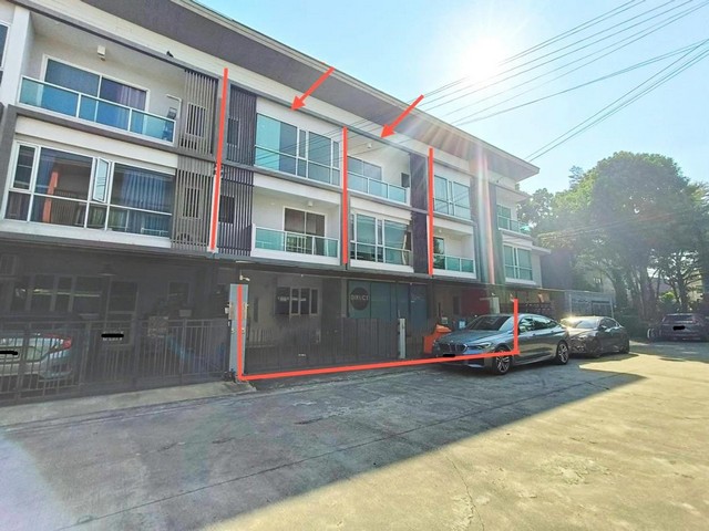 ขายทาวน์เฮ้าส์ 3 ชั้น 2 คูหาหมู่บ้าน ดิ ไอบอกซ์ เกษตร-นวมินทร์ ถ.ประเสริฐมนูกิจ บึงกุ่ม กทม
