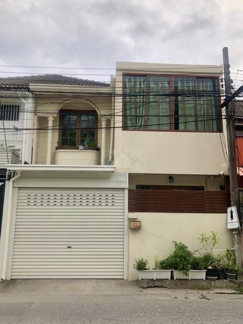 ให้เช่าทาวน์เฮ้าส์ 2 ชั้น 30 ตรว. หมู่บ้านอยู่เจริญ 29 ซ.รัชดา 18 สไตล์ Modern Chinese ใกล้ MRT ห้วยขวาง