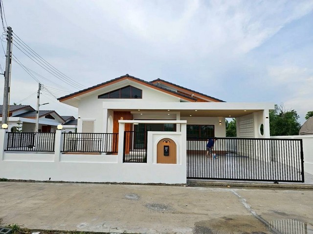 ขายบ้านโครงการ บ้านสวนสุข 4 พลัส. ใหญ่กว่าเดิมพิกัดหนองหงษ์พื้นที่ใช้สอยกว่า145 ตร.ม 3 นอน 2 น้ำ 1 ครัว 2 จอดรถ    