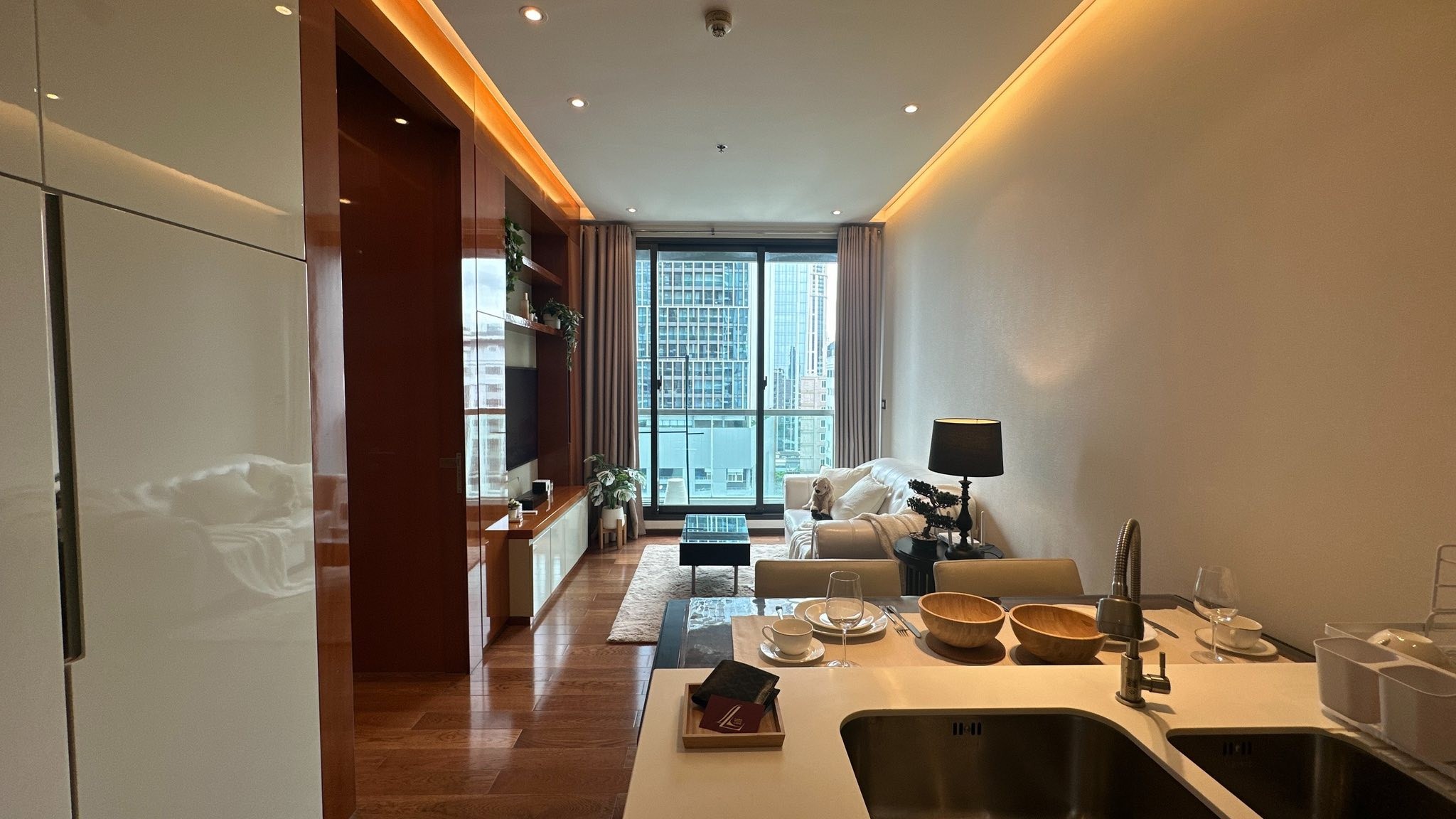 The Address Sukhumvit 28 spacious beautiful view quiet 12th floor BTS Phrom Phong