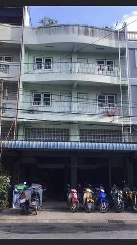 อาคารพาณิชย์ ทำเลทองใจกลางเมืองนครปฐม 3.5 ชั้น 2คูหา  ห้ามพลาด! เหมาะสำหรับธุรกิจและอยู่อาศัย  เนื้อที่รวม 50.20 ตร.ม.