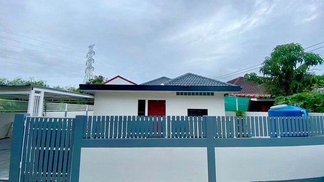 บ้านเดี่ยวหลังใหญ่ใจกลางชุมชน ซอยพัทยารุ่งเรือง 9 ตกแต่งสไตล์โมเดิร์นพร้อมเฟอร์นิเจอร์ พร้อมเข้าอยู่ 