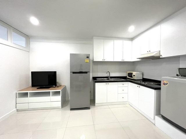 Supalai Place Sukhumvit 39 comfortable safe convenient 21st floor BTS Phrom Phong