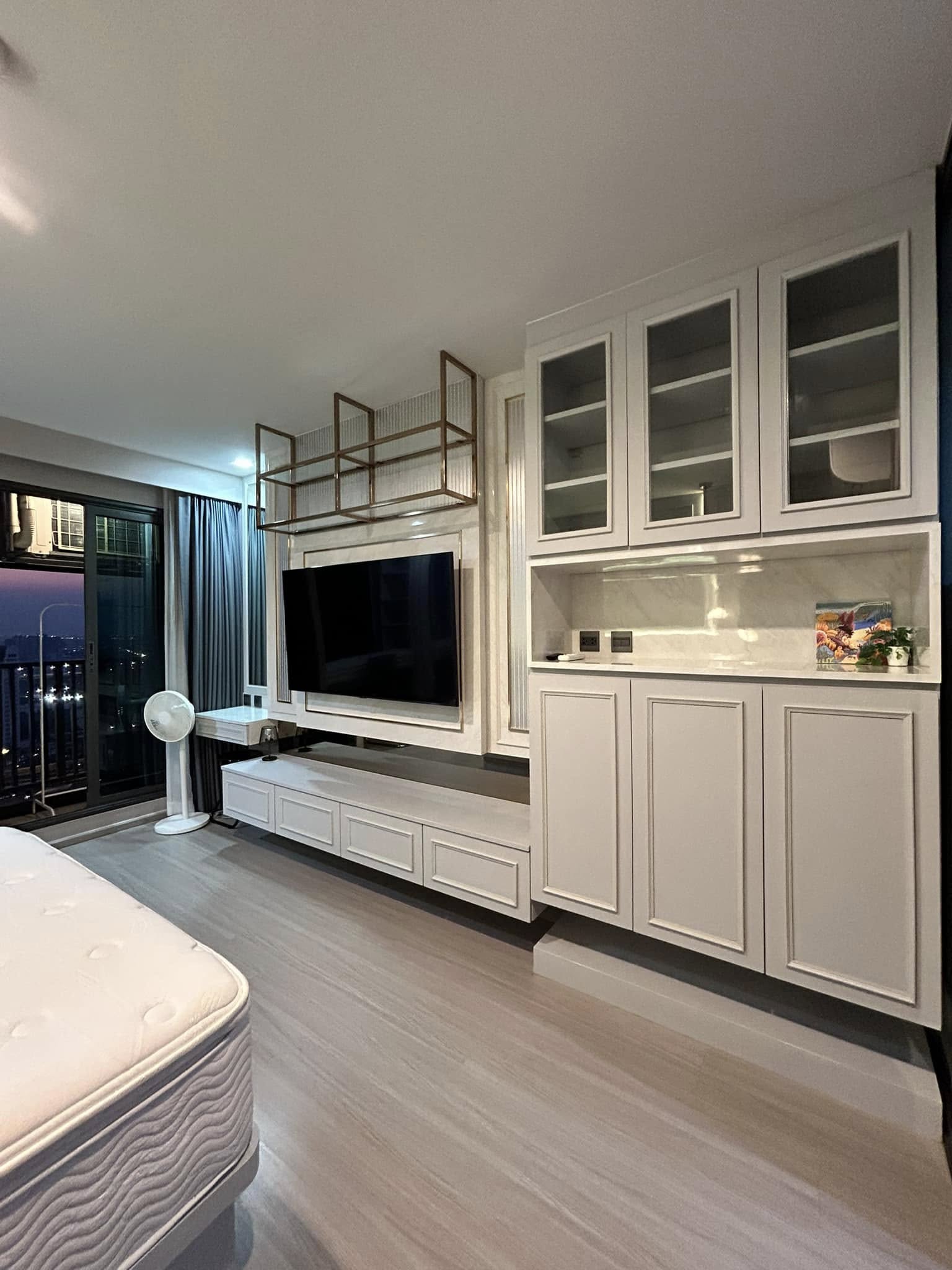 BH3424 ให้เช่า คอนโด Life Ladprao (ไลฟ์ ลาดพร้าว) ห้อง Built-in โทนสีขาว  ชั้นสูงชมพระอาทิตย์ตก (รูปจริงไม่filter)ติด BTS ห้าแยกลาดพร้าว