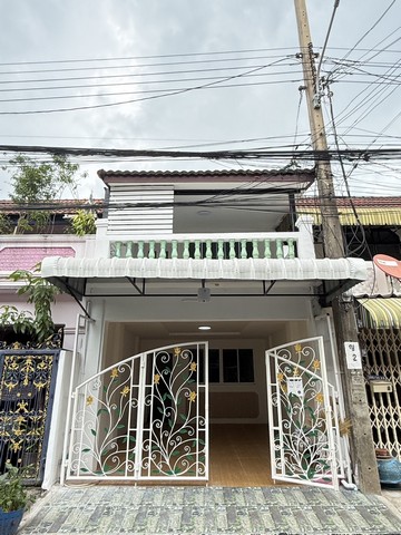 ขายด่วนทาว์นเฮาส์ 2 ชั่น ใกล้ตลาดสมชาย บางกรวย 2 นอน 2 นำ้ 1 จอดรถ 2.79 ล้าน
