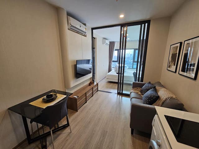 Life Rama 4 Asoke beautiful view clean comfortable 11th floor MRT Khlong Toei