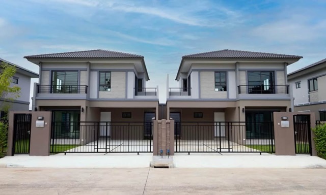 รร.นานาชาติสยาม 2.8 กม. ไม่เคยอยู่ บ้านใหม่ 2ชั้น 3นอน ตลาดคลองสี่เมืองใหม่ 260 ม. 40ตร.วา. 240ตร.ม.2แอร์ มาร์เก็ตวิลเลจ รังสิต 2.2กม.