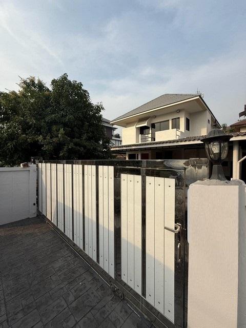 ให้เช่าบ้านเดี่ยว 2 ชั้น 300 ตรม. ซอยสังคมสงเคราะห์ 12 พร้อมเฟอร์นิเจอร์ ใกล้เซ็นทรัลอีสวิล