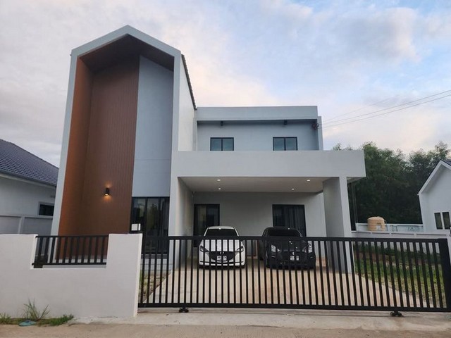 บ้านเดี่ยว 2 ชั้น สไตล์โมเดิร์นนอร์ดิก ใกล้ 89 พล่าซ่า โซนสารภี