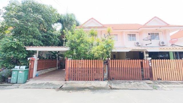 บ้านแฝดพฤกษา34/2 ราคาสุดคุ้ม อยู่ในแหล่งชุมชม เพื่อนบ้านเป็นมิตร สังคมดี เดินทางเข้าออกสะดวก