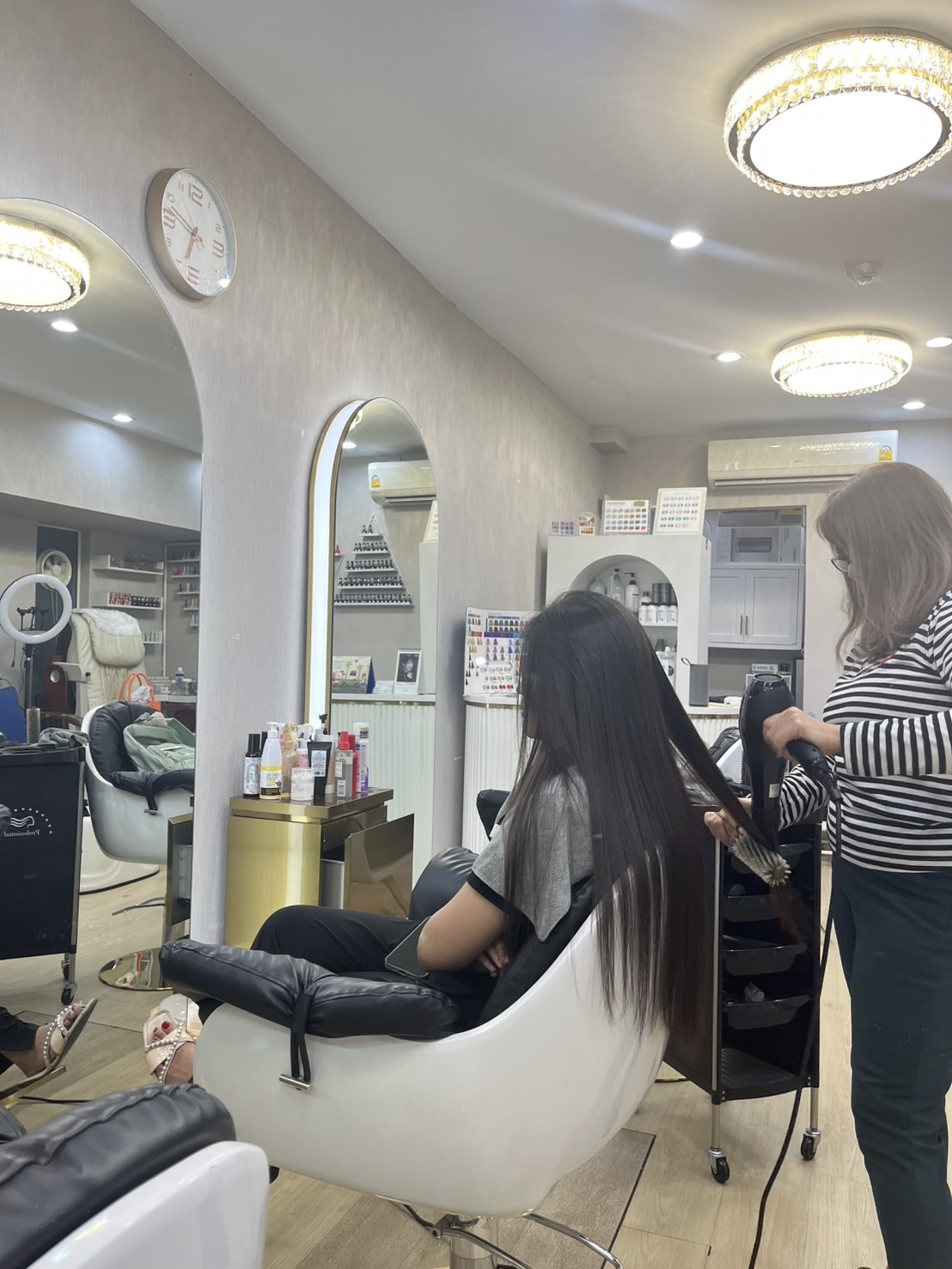 เซ้งขาดทุน ร้านทำผม-ทำเล็บ ห้วยขวาง ประชาราษฎร์บำเพ็ญ 24 รายได้ดี แต่ไม่ว่างทำ
