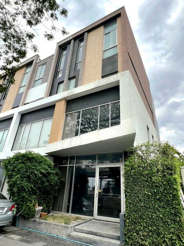 ให้เช่า ทาวน์โฮม/โฮมออฟฟิศ 3.5ชั้น แปลงมุม 30.3ตรว.(สไตล์โมเดิร์นลอฟท์)อยู่ถนนรามอินทรา64 ใกล้แฟชั่นไอส์แลนด์