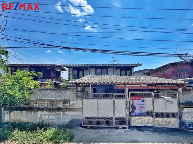 บ้านเดี่ยว รัตนาธิเบศร์ 22 ติวานนท์ 25  ซอยแผ่นดินทอง 60 ตร.วา  ใกล้ MRT บางกระสอ แคราย ทำเลสะดวก 