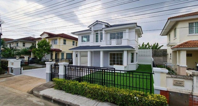  มัณฑนา ราชพฤกษ์ บ้านเดี่ยวมือสอง  บ้านหลังใหญ่ พื้นที่รอบบ้านกว้างขวาง ตั้งบนทำเลดี 
