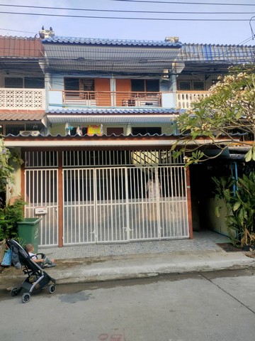 ให้เช่าบ้านเฉพาะชั้น3 ไม่ใช่ทั้งหลัง  บ้านทาวเฮ้าส์ 3 ชั้น ขนาด 28 ตารางวา ใกล้เดอะมอลบางกะปิ