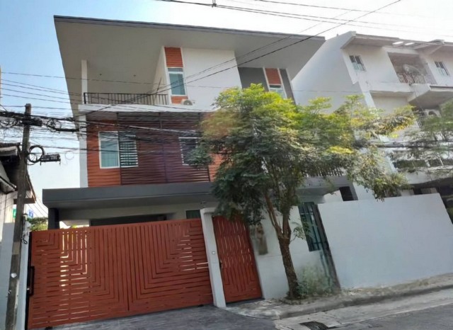 ให้เช่า บ้านเดี่ยว3ชั้น เนื้อที่ 42 ตรว.ถนนประชาชื่น เข้าซอย50เมตร ใกล้แยกประชานุกูล