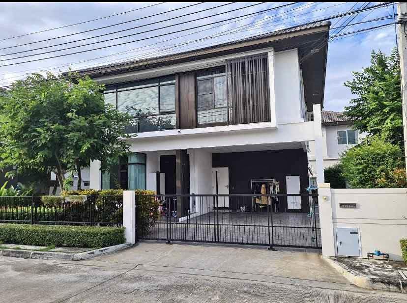 ให้เช่าบ้านเดี่ยว 2 ชั้น 50 ตรว. 3 ห้องนอน โครงการ มัณฑนา เลค วัชรพล โครงการ 2  เดินทางสะดวกเหมาะอยู่อาศัย เฟอร์นิเจอร์ พร้อมอยู่