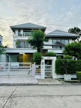 Exclusive! บ้านเดี่ยว 3 ชั้นหรู พร้อม ระเบียงพักผ่อนขนาดใหญ่ ใช้ทำโซนนั่งชิล จิบกาแฟ หรือปลูกต้นไม้ได้  ใจกลางหัวหมาก