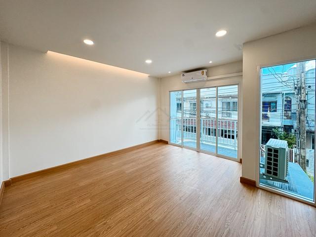 P826 ขาย ทาวน์โฮม  Baan 84 Mansion หมู่บ้าน 84 แมนชั่น ประดิษฐ์มนูธรรมซอย 3 