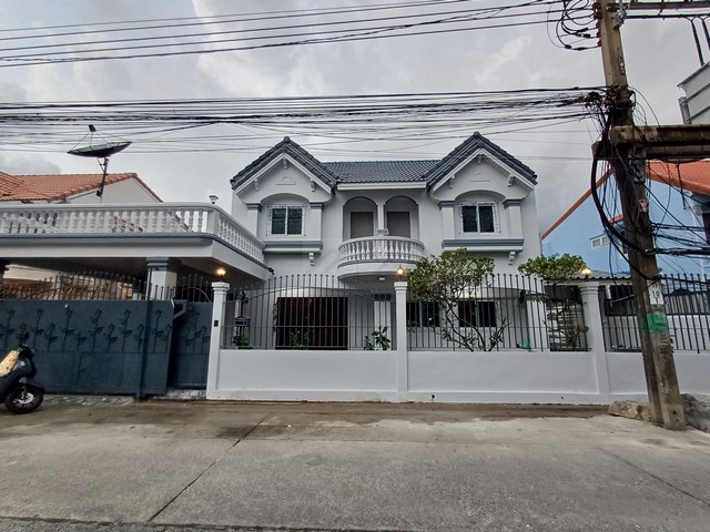 ให้เช่าบ้านเดี่ยว 2 ชั้น 72 ตรว. 6 ห้องนอน รีโนเวทใหม่ สุขุมวิท 101/1 วชิรธรรมสาธิต 55 พร้อมเข้าอยู่