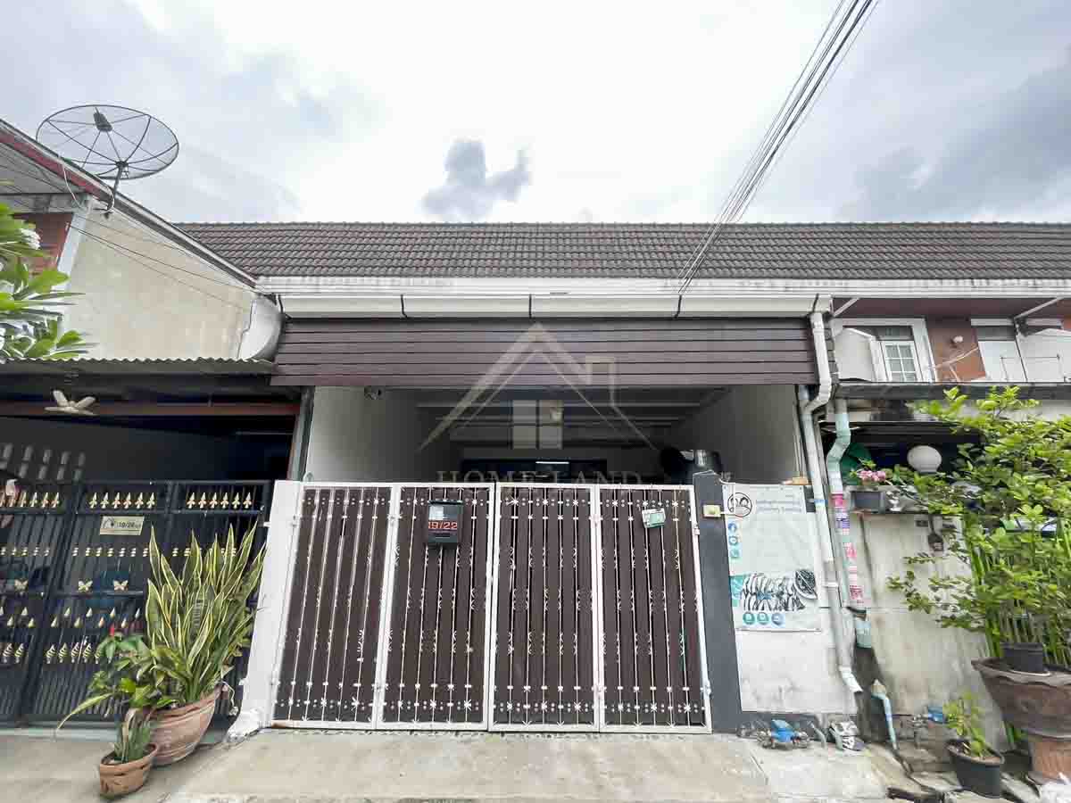 ทาวน์เฮ้าส์ 2 ชั้น หมู่บ้าน สังข์ฉิมพัฒนา - บางกรวย ซอย 7  พร้อมอยู่ หน้าบ้านไม่ชนใคร