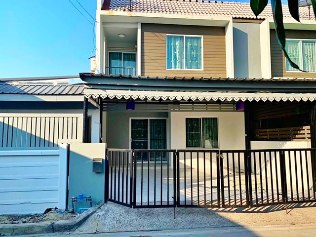  รร.นานาชาติ ไทย-จีน 1.5 กม.เมกา บางนา 1.5กม.หลังมุม 38 ตร.วา.308 ตร.ม.3 นอน  บุญถาวร  สุวรรณภูมิ 2.4 กม. ให้เช่าทาวน์เฮาส์ 2 ชั้น  2 น้ำ