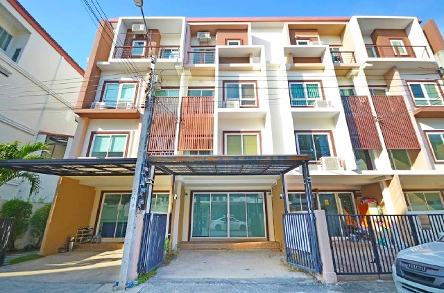 APL ลาดกระบัง 2.8 กม.สนามบินสุวรรณภูมิ 4นอน  เช่าโฮมออฟฟิศ 4 ชั้น 20ตร.วา.300 ตร.ม. ม.นานาชาติแสตมฟอร์ด 6.8 กม. 3น้ำ 