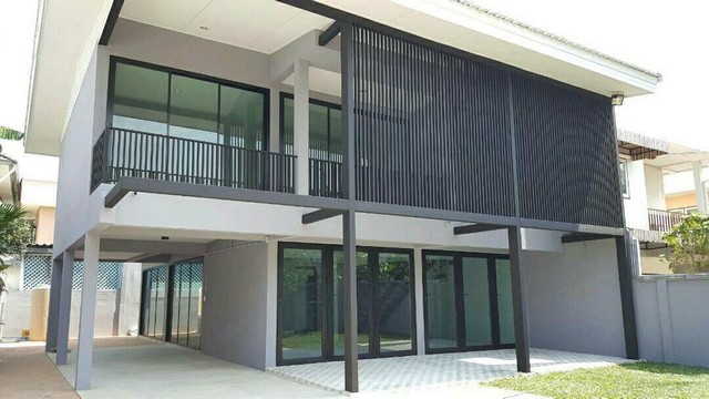 ให้เช่าโฮมออฟฟิศ 2 ชั้น 65 ตรว. 260 ตรม. โชคชัย 4 ซอย 56 หมู่บ้าน ต.รวมโชค ตกเเต่งสไตล์ LOFT เหมาะทำออฟฟิศ จอดรถได้มากถึง 8 คัน
