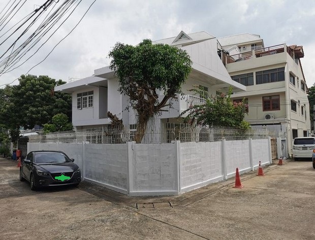 ขายบ้านเดี่ยว 2 ชั้น หลังมุม สไตล์วินเทจ 71 ตรว. ซอยเย็นอากาศ ย่านสาทร สภาพแวดล้อมดี เงียบสงบ ใกล้ One Bangkok 