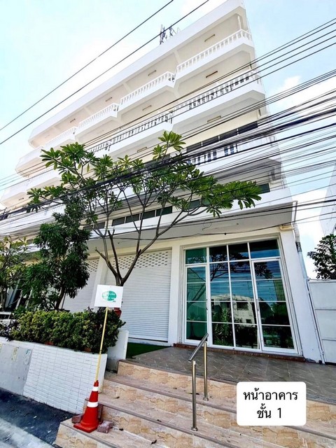 ให้เช่าพื้นที่สำนักงาน 4 ขั้น พื้นที่ใช้สอยรวม 550 ตรม. ย่านถนนสุขุมวิท 101-1 (วชิรธรรมสาธิต 51) ตกแต่งสวย พร้อมที่จอดรถ *** แบ่งเช่าได้ 