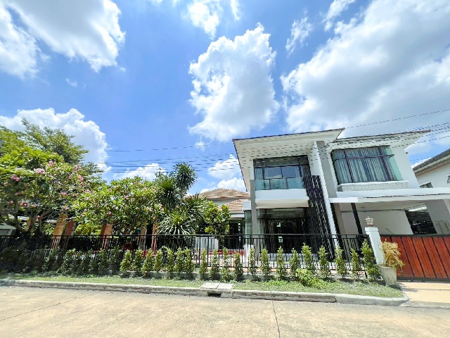 urban 112 ตร.วา สาทรหัวมุม  BTS บางหว้า 1.6 กม. 5 นอน  ให้เช่าบ้านเดี่ยว 2 ชั้น450 ตร.ม.นานานาชาติสิงคโปร์5.5 กม.หลังใหญ่สุด  5 น้ำ.เ
