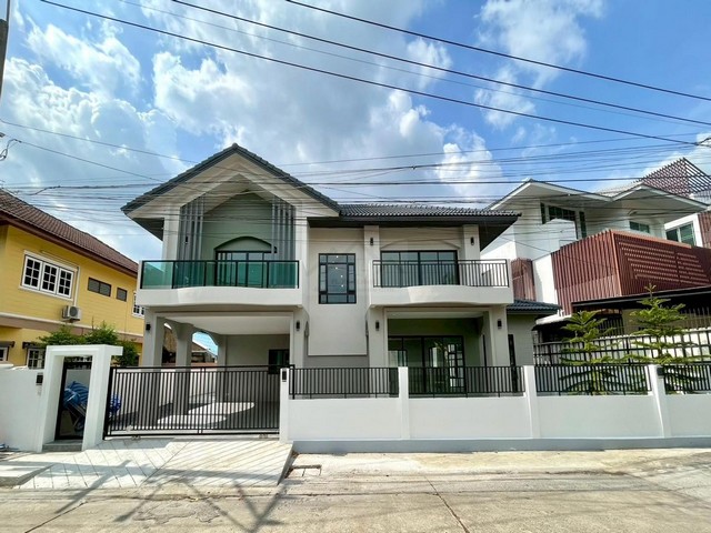 ขายบ้านเดี่ยว 2 ชั้น 70 ตรว. หมู่บ้านปรีชาล้ำเพชร รามคำแหง 76 หน้าบ้านทิศใต้ ปรับปรุงใหม่พร้อมอยู่ ใกล้ MRT สายสีส้ม ใกล้สถาบันนิด้า 