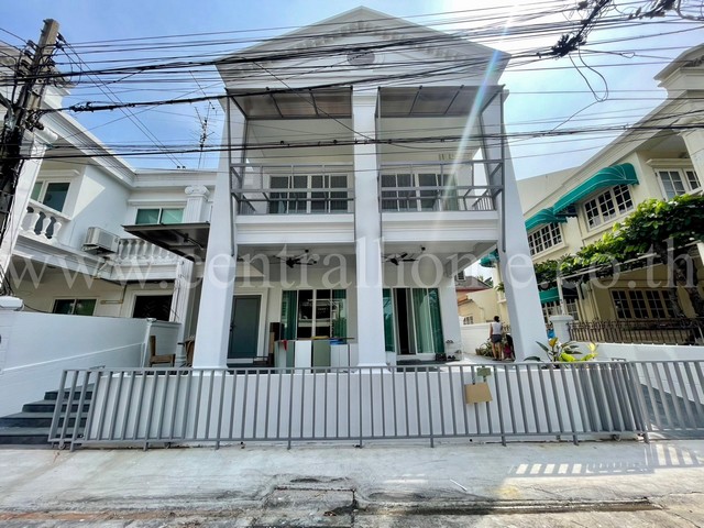 P2 บ้านแฝด หมู่บ้าน การ์เด้นซิตี้ สุขุมวิท 79 หลังริม รีโนเวทใหม่ทั้งหลัง พร้อมเข้าอยู่
