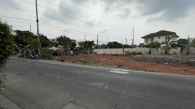 ขายที่ดินถมแล้ว 356 ตรว. ติดถนนพุทธมณฑลสาย 3 ทำเลปากซอย 7 