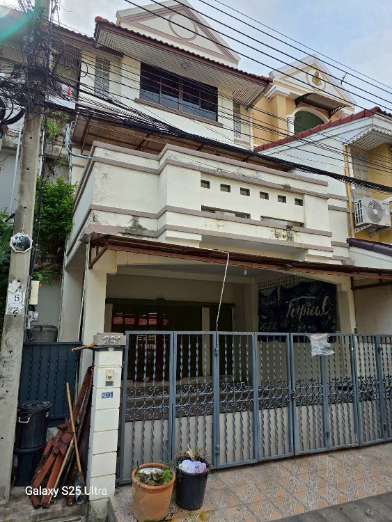 ขายทาวน์โฮม 3 ชั้น เนื้อที่ 27.5 ตร.ว.บุญโต ปาร์ควิลล์  ซ.รัตนาธิเบศร์ 17 ห่างจากรถไฟฟ้า MRT สายสีม่วง  เมือง  จังหวัดนนทบุรี