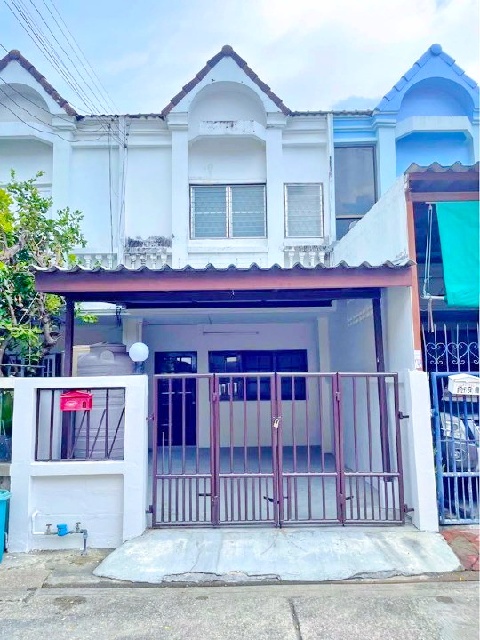 ทาวน์เฮาส์ 2 ชั้น  รีโนเวทใหม่ 3 นอน 2 น้ำ160 ตร.ม.ม.ราชภัฏจันทรเกษม 3.8 กม.