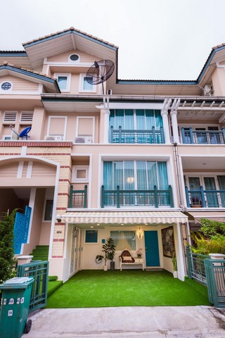 ให้เช่าทาวน์โฮม 4 ชั้น 3 ห้องนอน หมู่บ้านคริสตัลวิลล์ Crystal Ville เลียบด่วน ใกล้เซ็นทรัลอีสต์วิลล์ รีโนเวทใหม่ แต่งหรูพร้อมอยู่ 