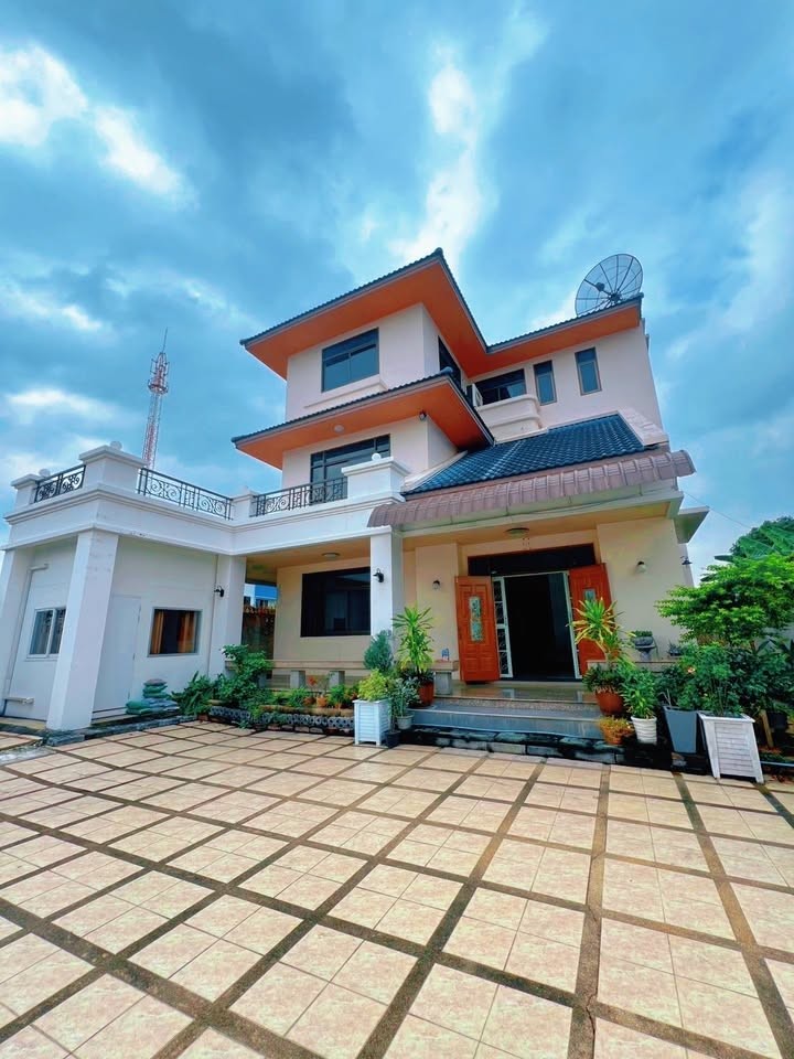 RH069ให้เช่าบ้านเดี่ยว3ชั้นลาดพร้าว 93สถานีรถไฟฟ้าสีเหลือง ลาดพร้าว 122 แขวงคลองเจ้าคุณสิงห์ เขตวังทองหลาง  