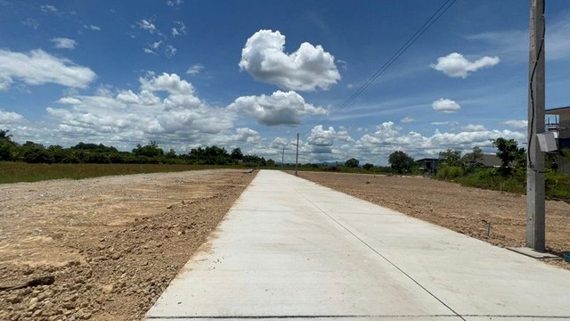 รับนายหน้า ที่ดินแปลงสวย สาธารณูปโภคครบ สันป่าตอง     