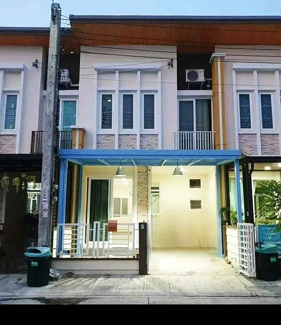 MRT สวนหลวง ร.9 รร.นานาชาติแพน-เอเชีย 2.2 กม. เฉลิมพระเกียรติ ร.9  28  ทาวน์โฮม 2 ชั้น 19ตร.วา.149 ตร.ม.3 นอน 2 น้ำ 