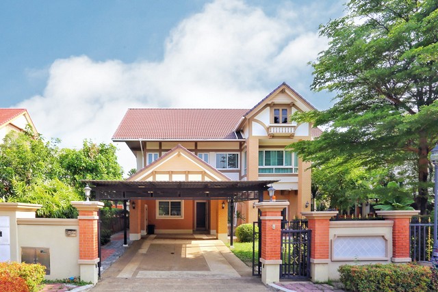 รหัส:  EA120267 Sale บ้าน  Q House Avenue พระราม5 ไม่ไกลจาก ทางด่วนศรีรัช 27500000 บาท. 4BR4น้ำ 95 Square Wah 1 Ngan 0 Rai ราคาถูก