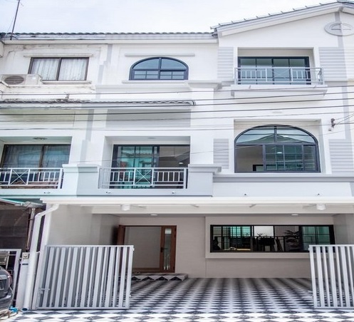 POR5017 ขายทาวน์โฮม โครงการ บ้านกลางเมือง โครงการ1 ซอยนาคนิวาส 4 ลาดพร้าว 71 รีโนเวทตกแต่งใหม่ ใกล้เลียบด่วน  อีสต์วิลล์ 