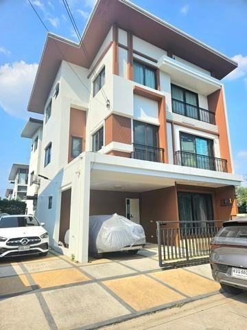 MT123 ขาย บ้านเดี่ยว หมู่บ้านโกลเด้นเพรสทีจ วัชรพล สุขาภิบาล5 เหมาะอยู่อาศัยหรือทำออฟฟิศ ใกล้ทางด่วน