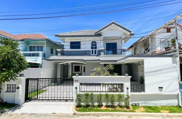 ขายบ้านเดี่ยว 2ชั้น มบ.อัมพรเพลสศรีราชา ขนาด 51 ตรว พร้อมเฟอร์ บิ้วอินพร้อมอยู่ ใกล้ รพ.สมเด็จศรีราชา ชลบุรี