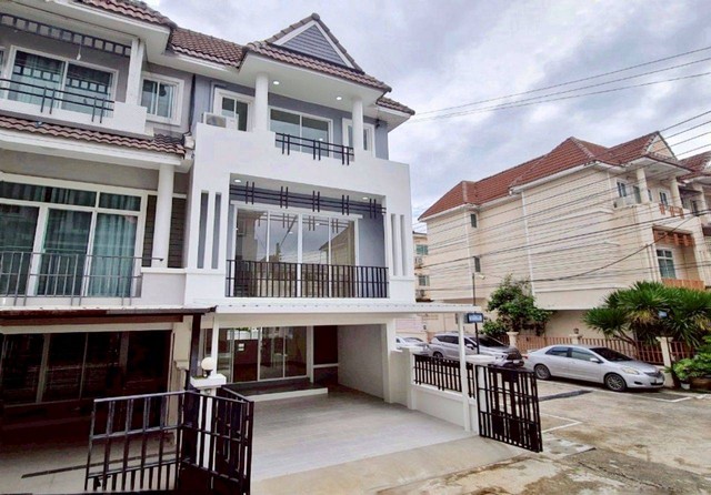 โครงการ ซอยนวนิช ปากเกร็ด  ทาวน์โฮมแจ้งวัฒนะ  บนทำเลเมือง