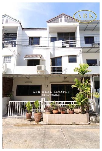 ขาย ทาวน์เฮ้าส์ 3 ชั้น หมู่บ้านธันยกานต์ ซ.รามอินทรา40 นวลจันทร์  สภาพดี 2.98 ล้านบาท