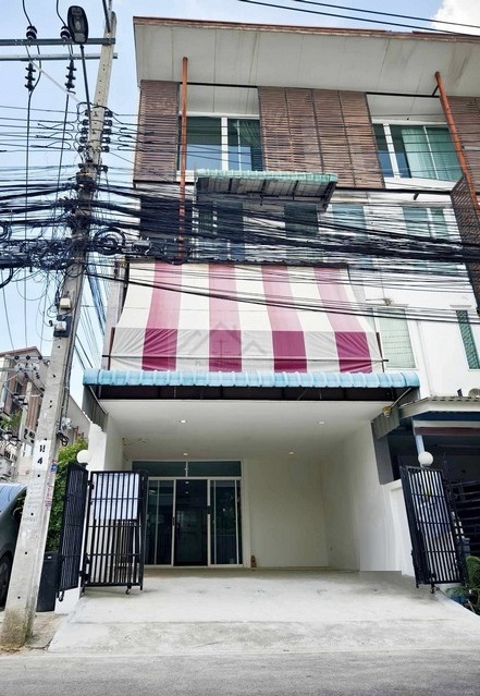 ให้เช่าทาวน์โฮม 3 ชั้นครึ่ง หลังมุม หมู่บ้านดิแอททิคไลท์ (The Attic Lite)  แจ้งวัฒนะ 24 (หลังเซ็นทรัลแจ้งวัฒนะ) ใกล้ BTS สายสีชมพู