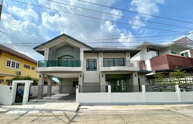 ขายบ้านเดี่ยว 2 ชั้น 70 ตรว. หมู่บ้านปรีชาล้ำเพชร รามคำแหง 76 หน้าบ้านหันทิศใต้ พร้อมเข้าอยู่