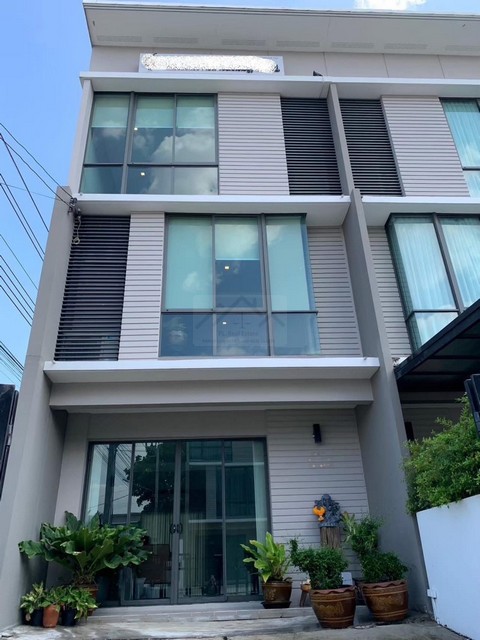 ขายโฮมออฟฟิศ 3 ชั้น 161 ตรม. 3 ห้องนอน พาทิโอ ลาดกระบัง - มอเตอร์เวย์ (อยู่ซอยแรกหน้าโครงการ) ตกแต่งพร้อมใช้งาน 