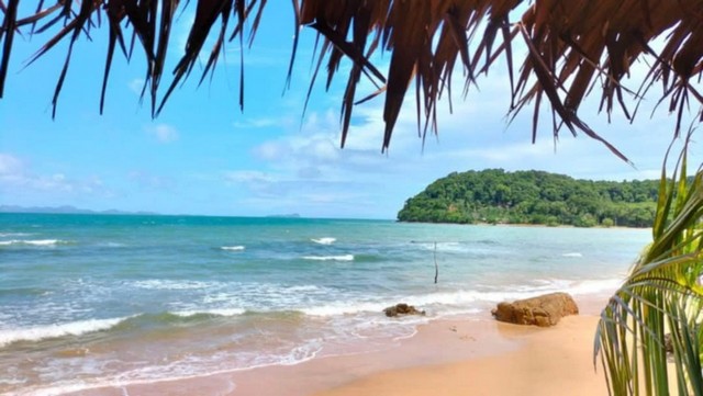  ขายรีสอร์ทติดทะเล บ้านเกาะปู ต.เกาะศรีบอยา อ.เหนือคลอง จ.กระบี่ เนื้อที่  1 ไร่  2 งาน